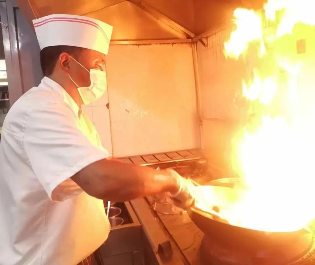 【向下扎根，向上生長(zhǎng)】趙寶國(guó)：“三尺灶臺(tái)”也能“烹”出美味人生